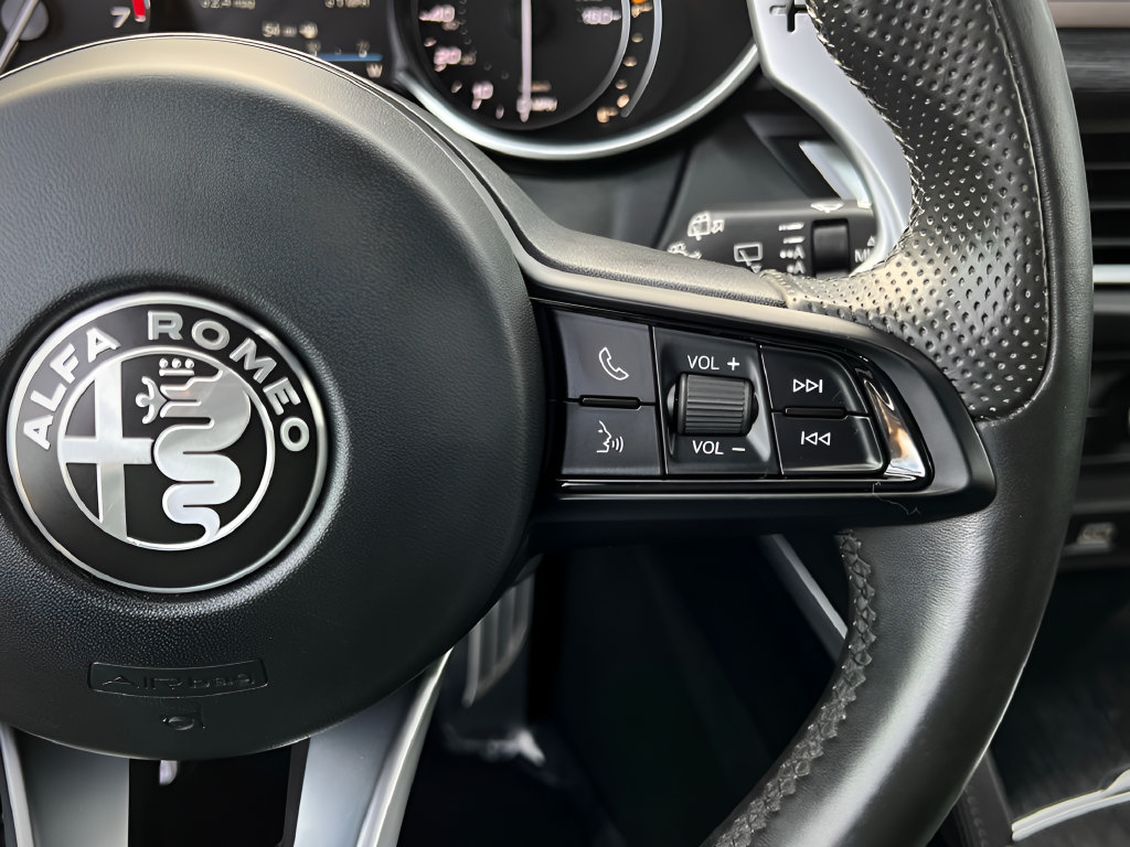 Used 2023 Alfa Romeo Stelvio Sprint RWD image 43