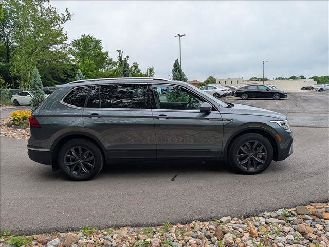 Used 2023 Volkswagen Tiguan SE w/ Panoramic Sunroof Package AWD/4WD image 6