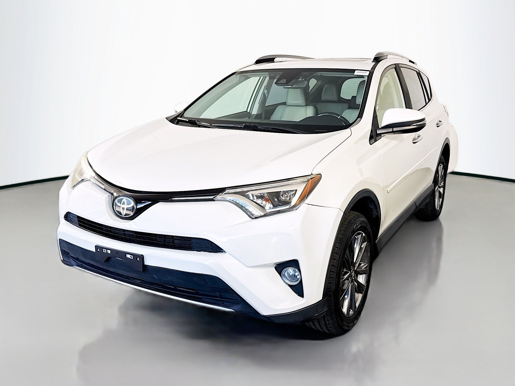 Used 2018 Toyota RAV4 Limited FWD image 4
