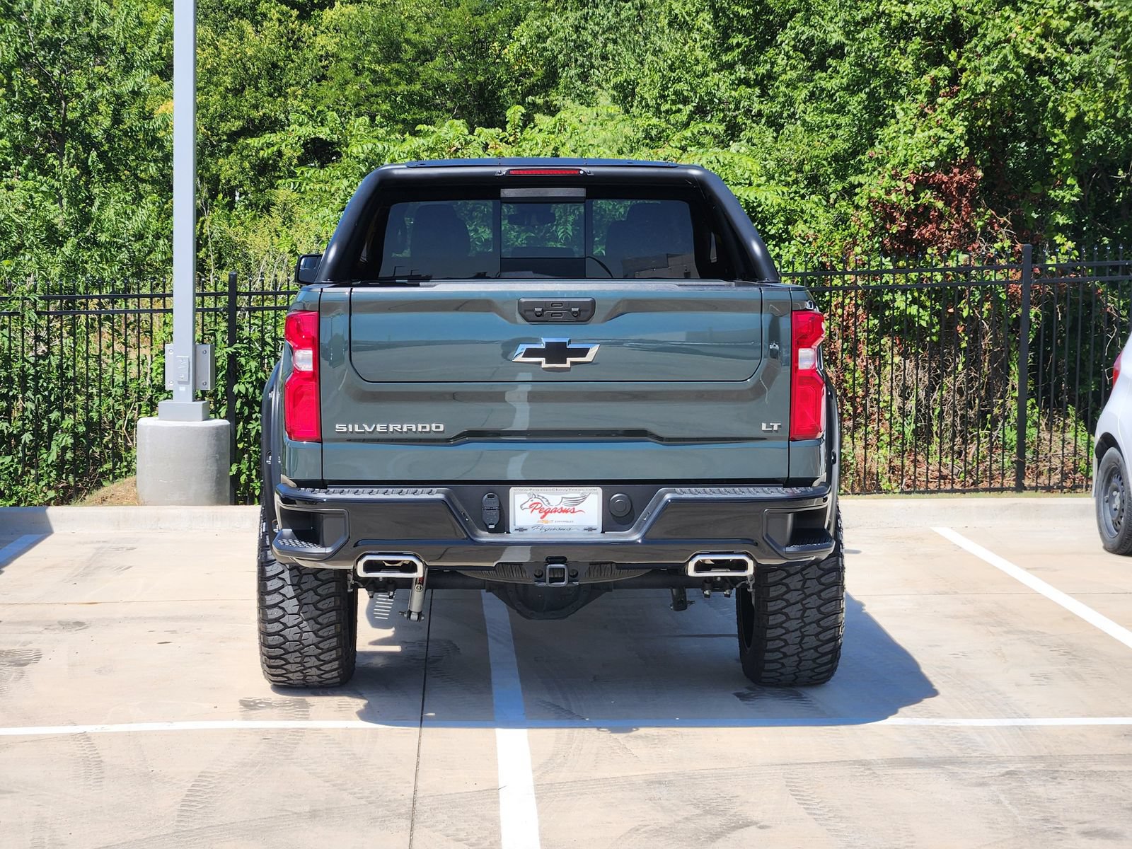 Used 2025 Chevrolet Silverado 1500 LT Trail Boss AWD/4WD image 8