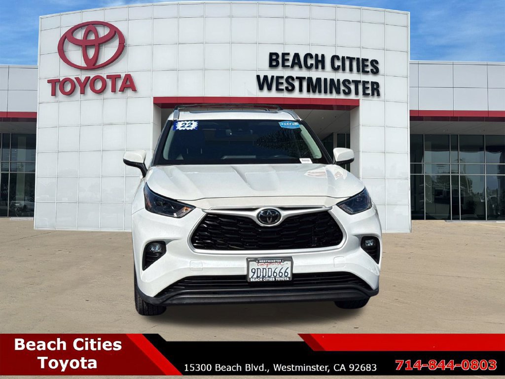 Used 2022 Toyota Highlander XLE FWD image 3