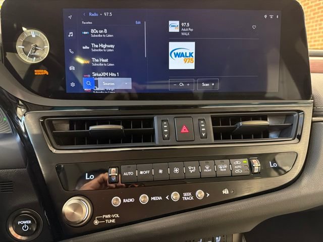 Used 2025 Lexus ES 300h w/ Technology Package FWD image 18