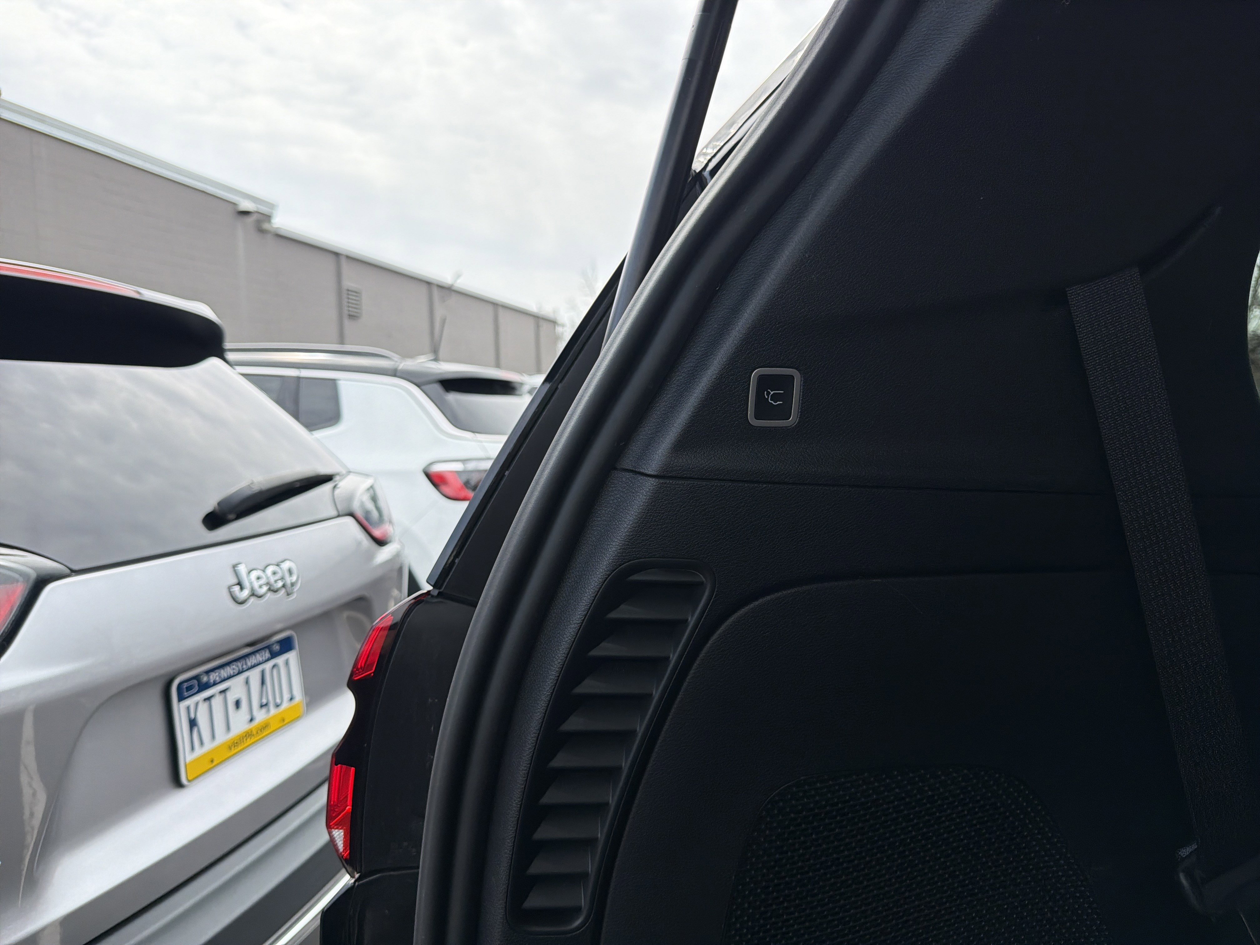 Used 2024 Chrysler Pacifica Pinnacle w/ Trailer Tow Group image 8