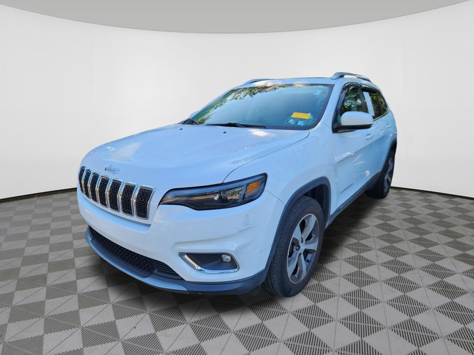 Used 2019 Jeep Cherokee Limited AWD/4WD image 2