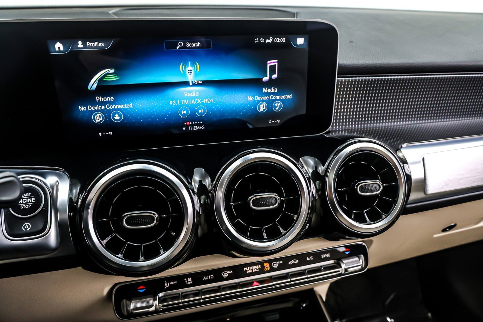 Used 2021 Mercedes-Benz GLB 250 4MATIC image 21