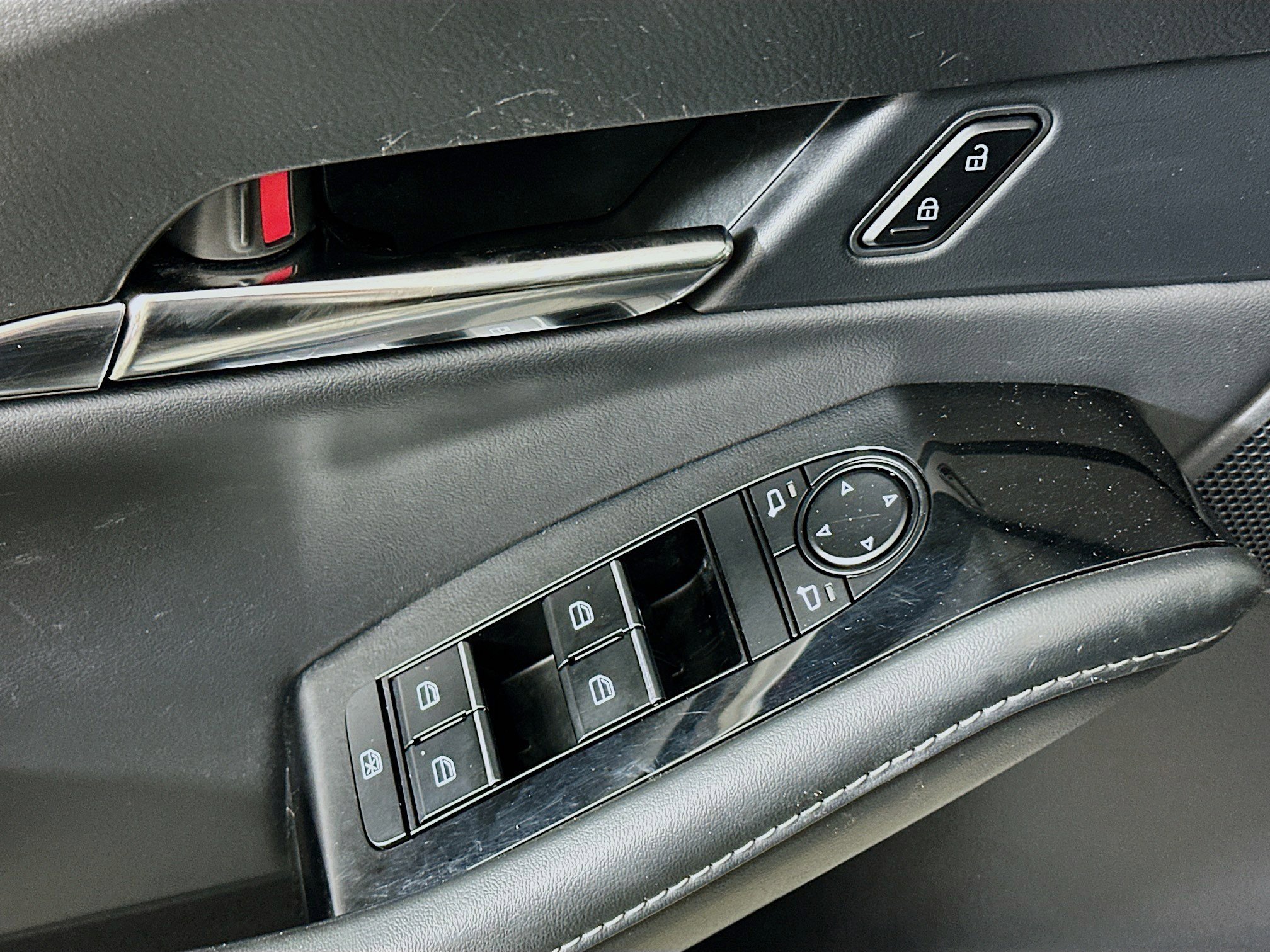 Used 2025 MAZDA CX-30 AWD 2.5 S w/ Preferred Package image 15