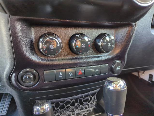 Used 2015 Jeep Wrangler Unlimited Sahara w/ Max Tow Package image 12