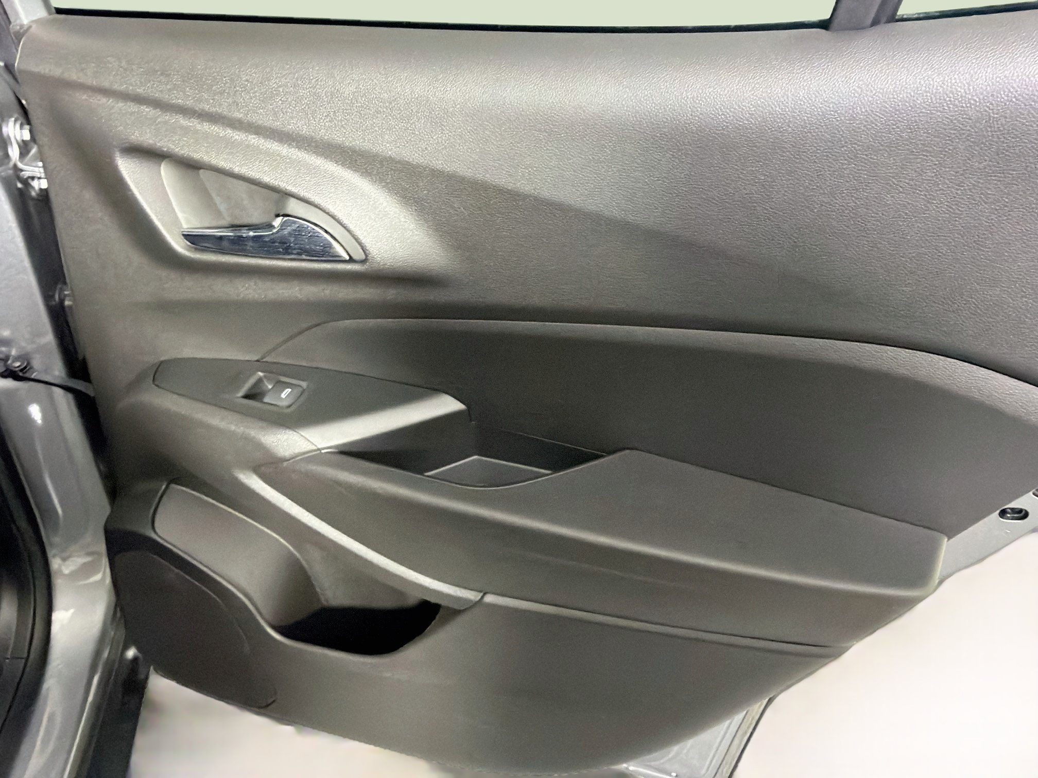 Used 2025 Chevrolet Trax LT FWD image 28