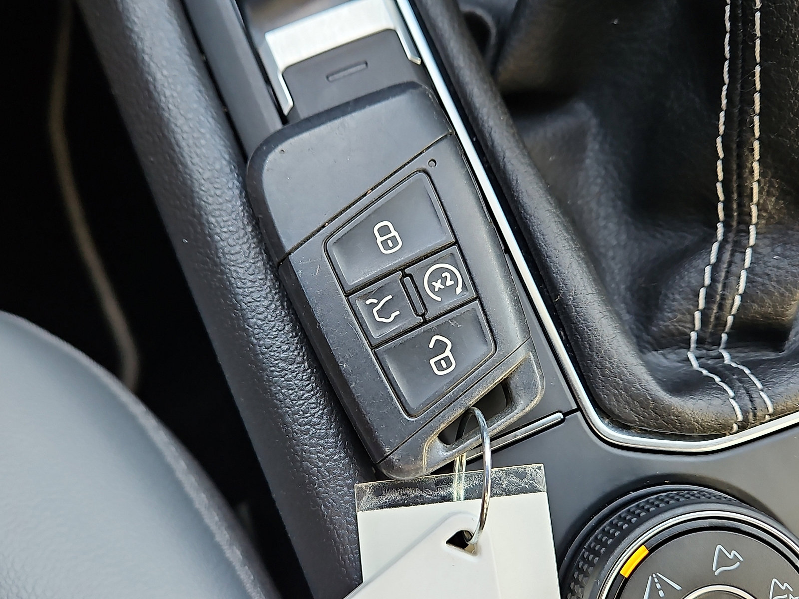 Certified 2022 Volkswagen Taos SE w/ Driver Assistance Package image 19