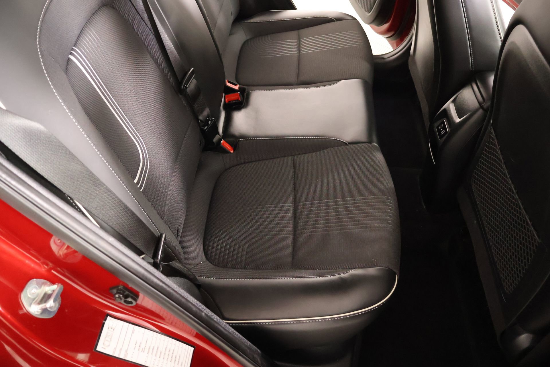 Used 2025 Hyundai Venue Limited FWD image 15