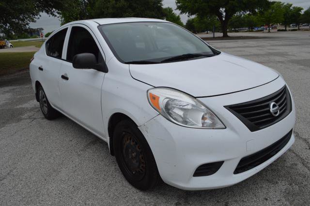 Used 2012 Nissan Versa S FWD image 2