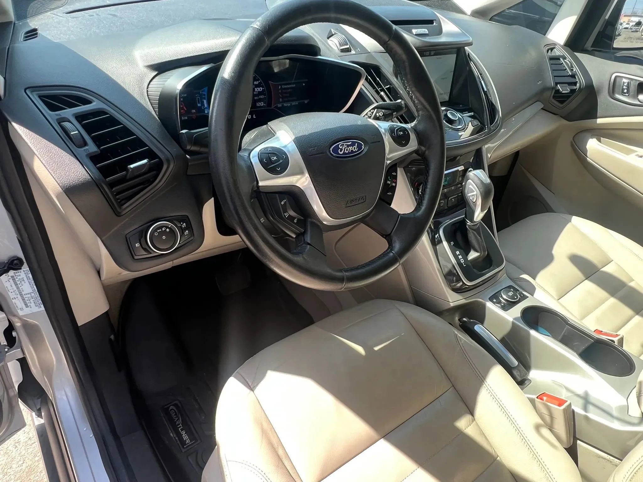 Used 2016 Ford C-MAX Energi SEL w/ Equipment Group 301A image 25