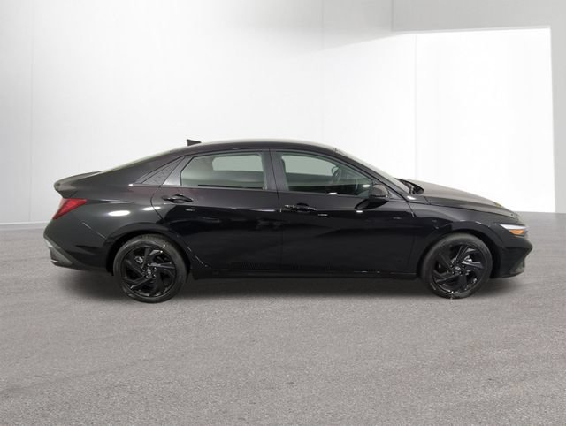 New 2026 Hyundai Elantra Sport FWD image 37