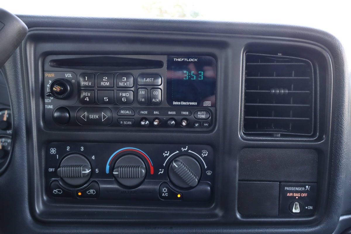 Used 1999 Chevrolet Silverado 2500 LS w/ Firm Ride Suspension Pkg AWD/4WD image 26