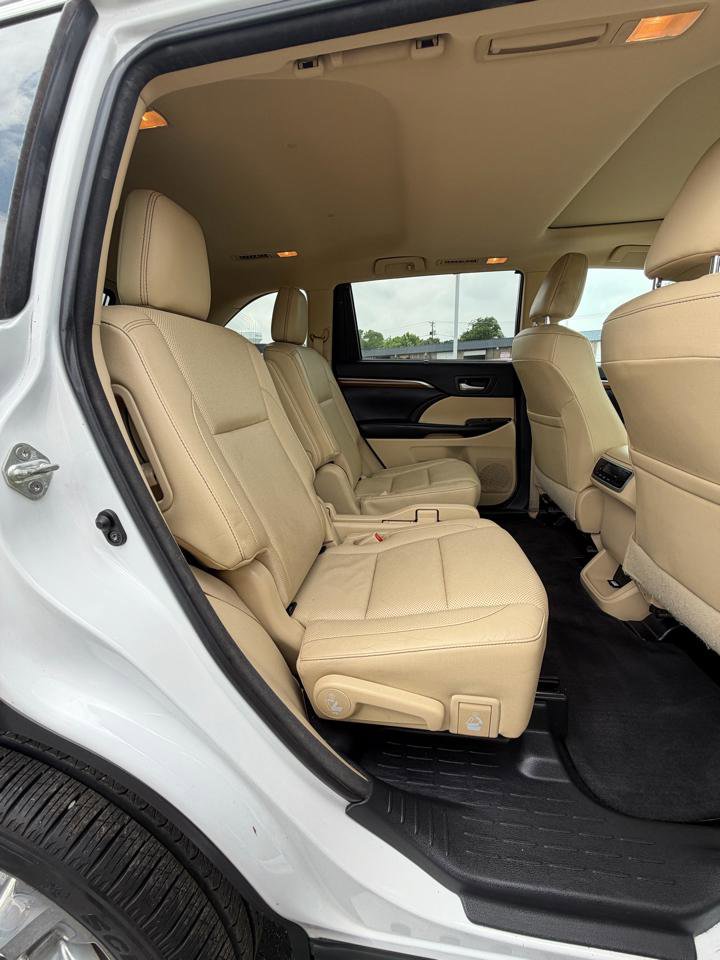 Used 2017 Toyota Highlander Limited FWD image 17