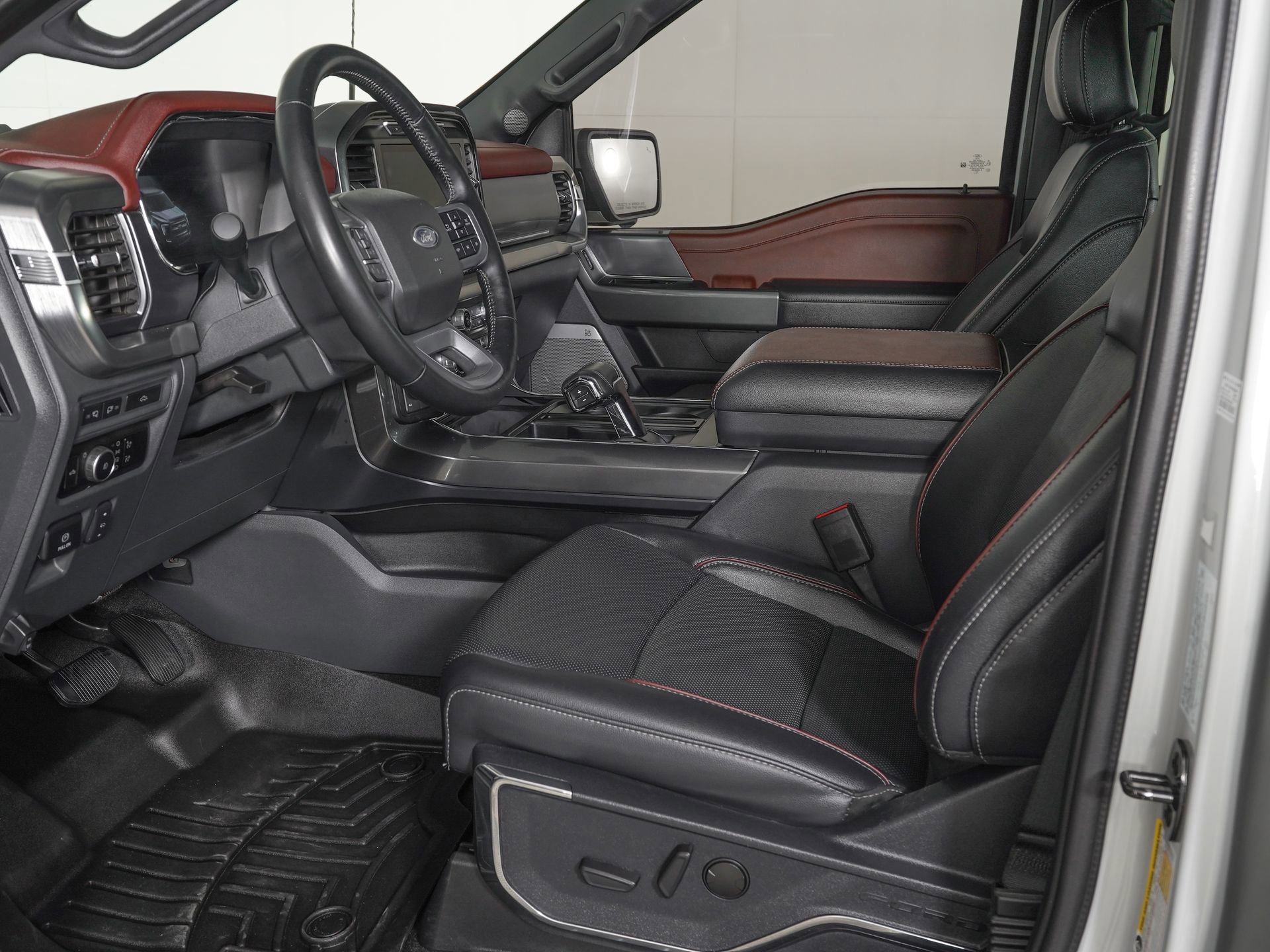 Used 2023 Ford F150 Lariat w/ Max Trailer Tow Package AWD/4WD image 12