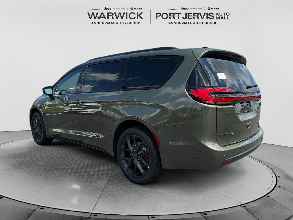 New 2027 Chrysler Pacifica Limited AWD/4WD image 3