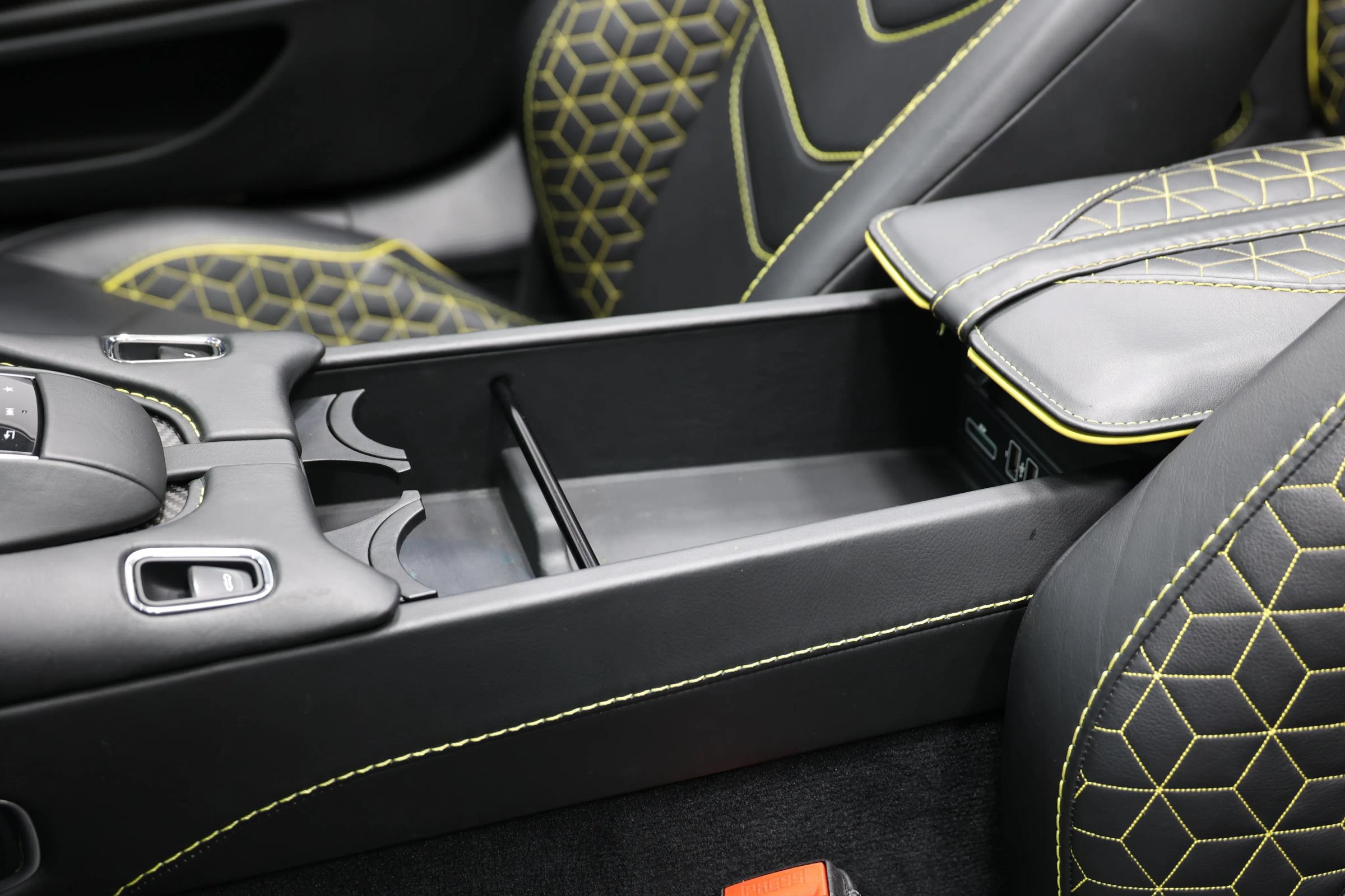 Used 2021 Aston Martin DBS Superleggera Volante RWD image 25