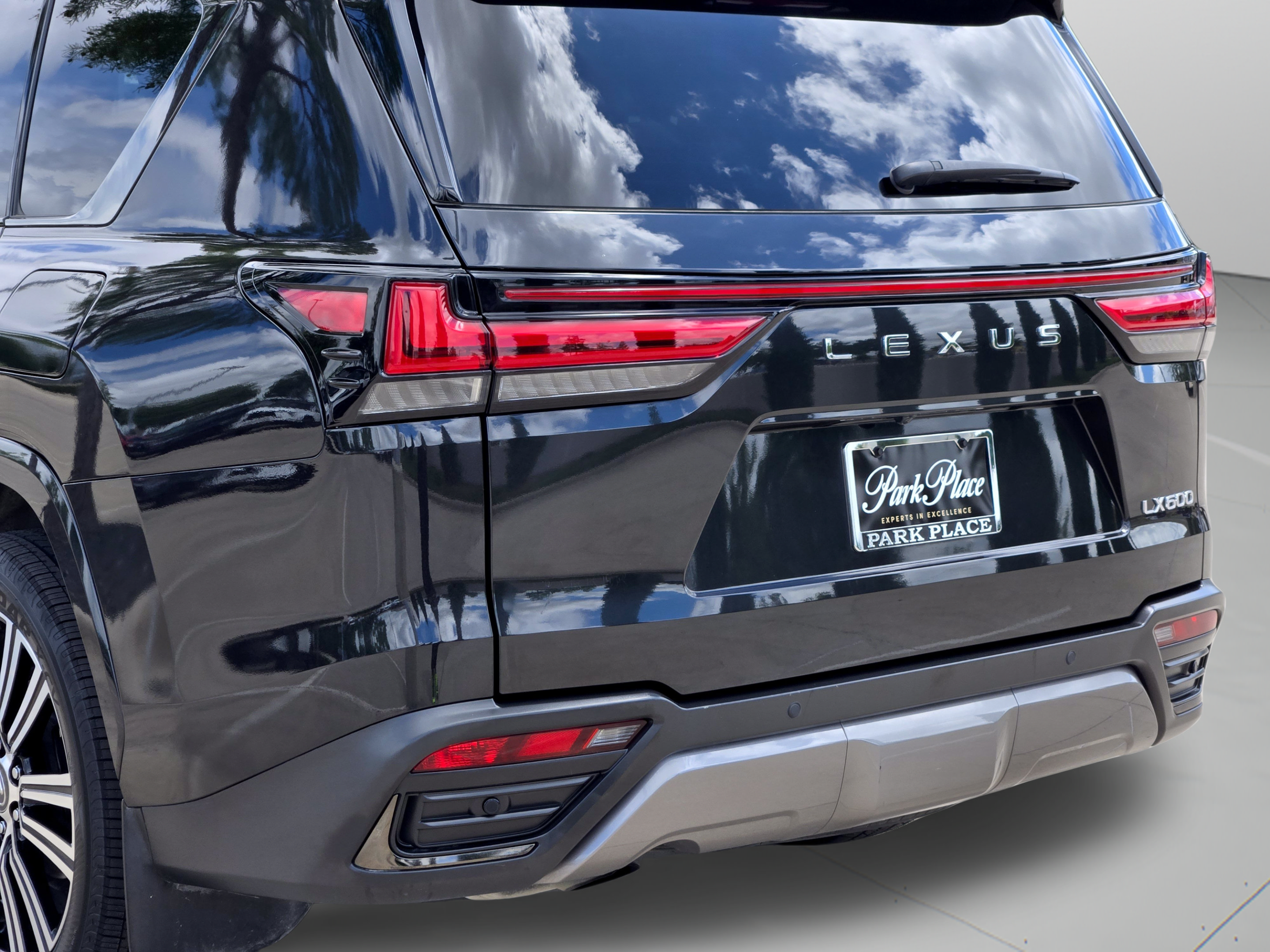 Used 2023 Lexus LX 600 4WD w/ Appearance Package image 43