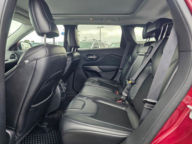 Used 2019 Jeep Cherokee Latitude Plus w/ Comfort/Convenience Group AWD/4WD image 20