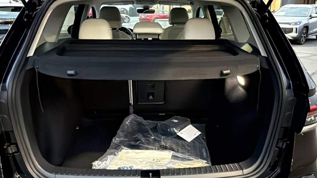 New 2026 Volkswagen Taos SE image 26