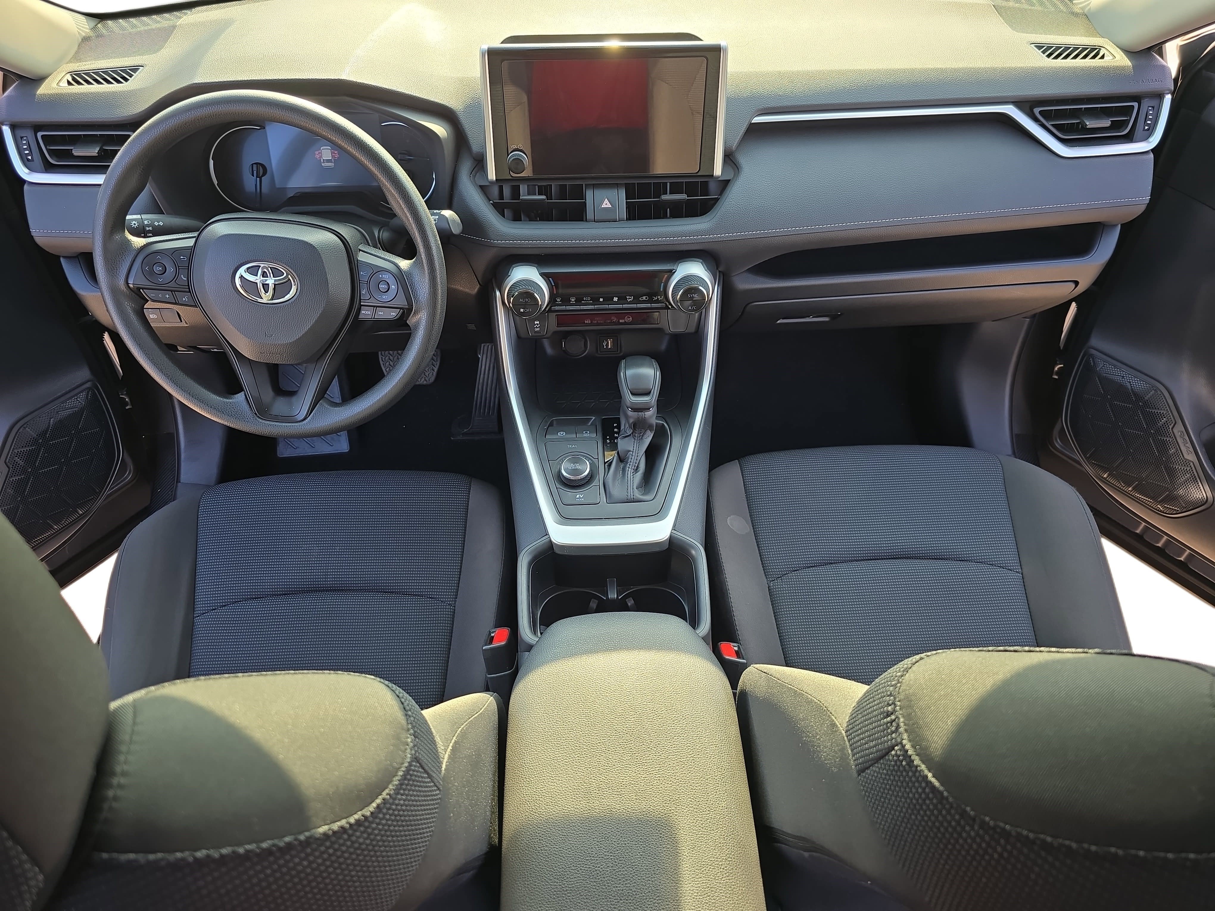 Used 2024 Toyota RAV4 LE image 9