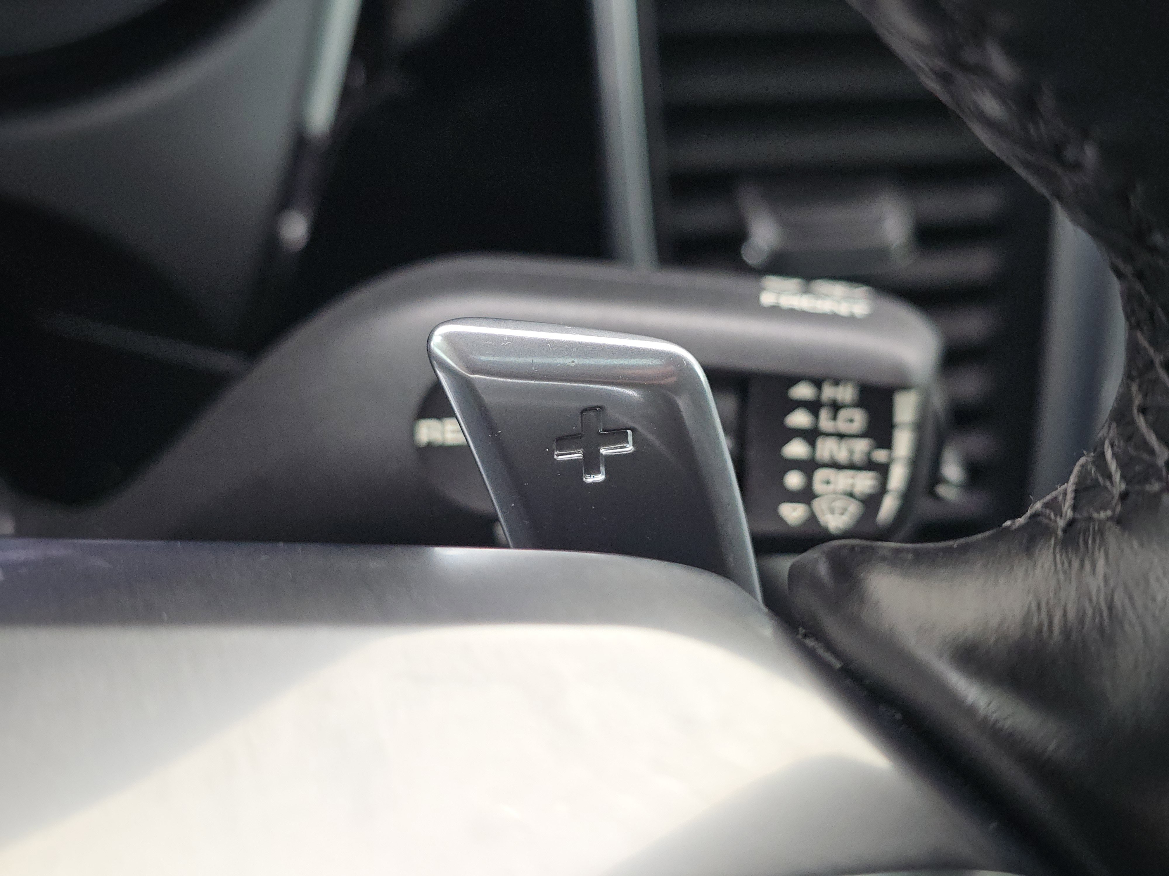 Used 2018 Porsche Macan S image 25