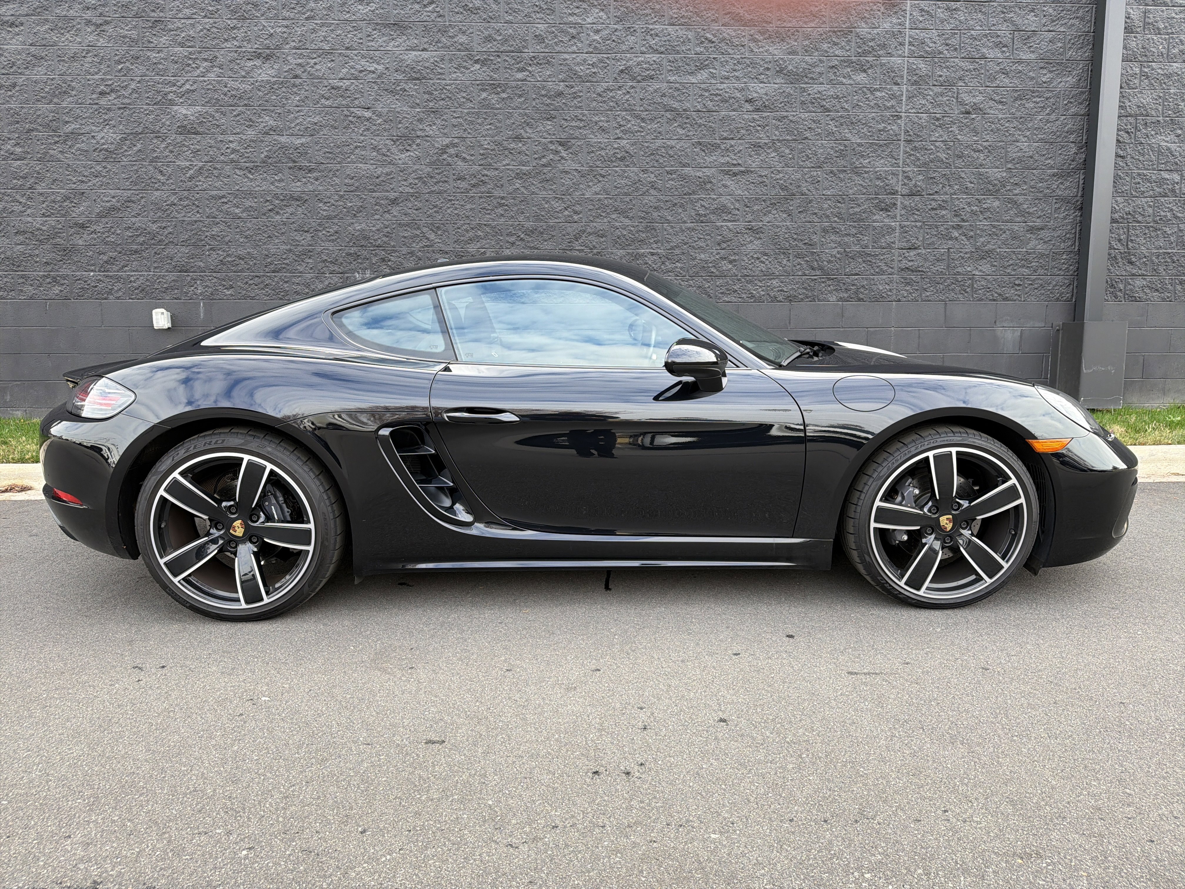 Certified 2025 Porsche 718 Cayman image 8