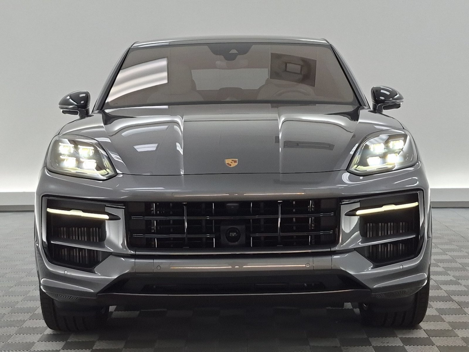 Used 2025 Porsche Cayenne GTS AWD/4WD image 6