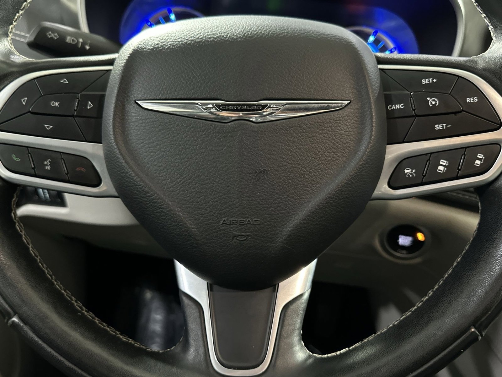 Used 2022 Chrysler Pacifica Touring-L w/ Uconnect Theater Family Group image 19