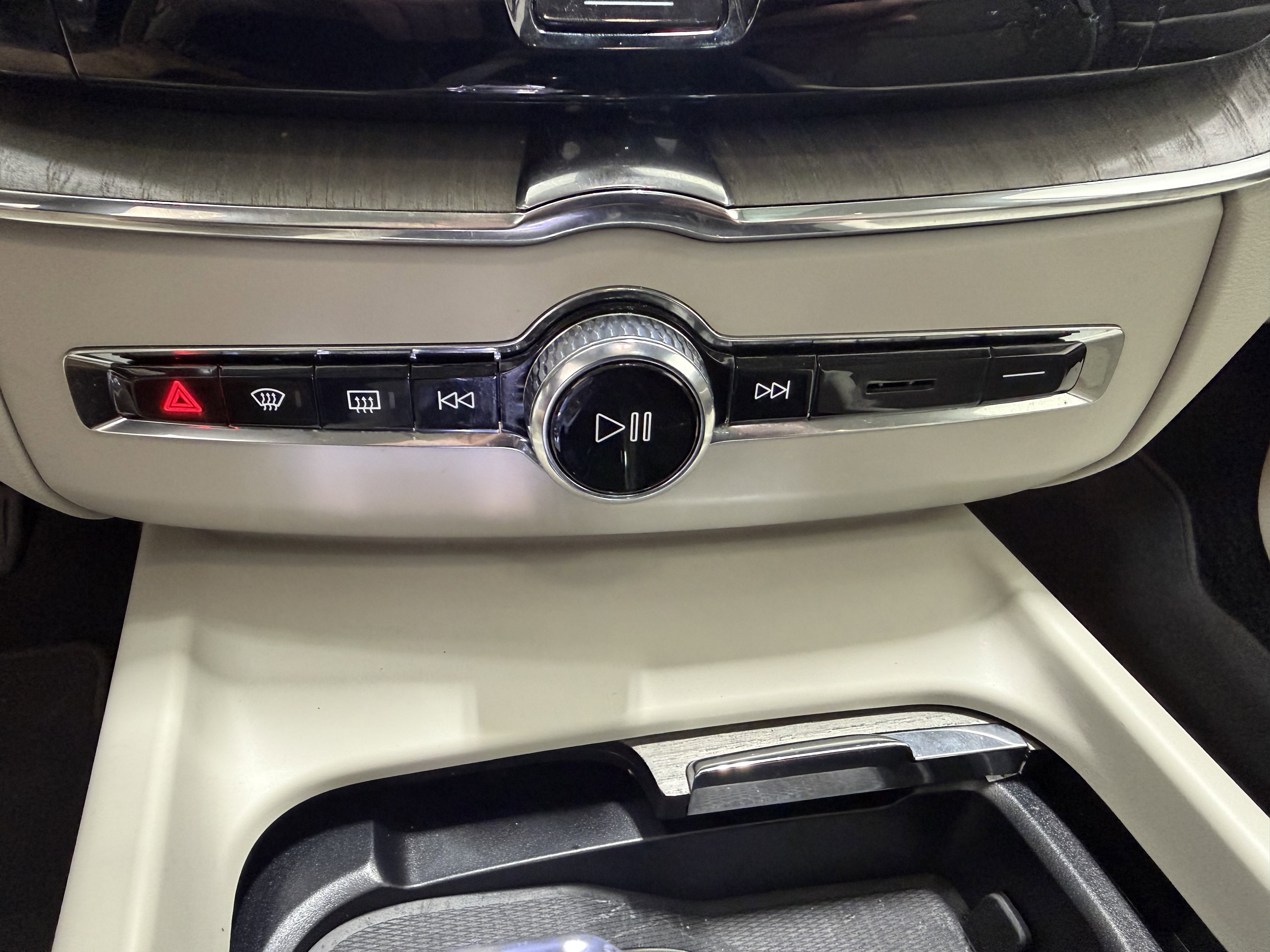 Used 2023 Volvo XC60 B5 Ultimate w/ Climate Package AWD/4WD image 15