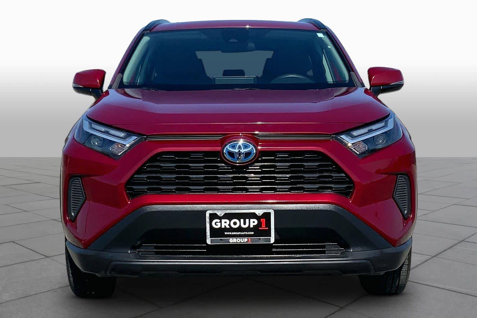 Used 2022 Toyota RAV4 XLE w/ Convenience Package AWD/4WD image 4