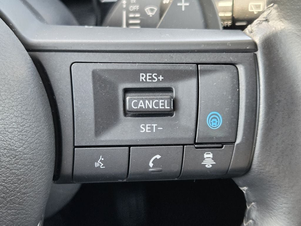 Used 2025 Nissan Pathfinder SV FWD image 22
