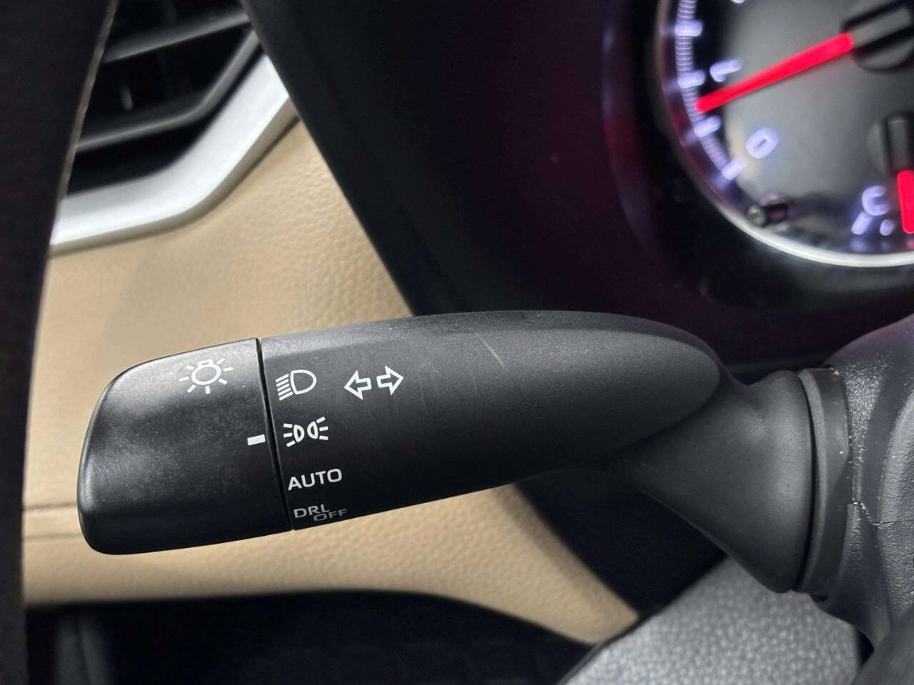 Used 2022 Toyota RAV4 XLE AWD/4WD image 28