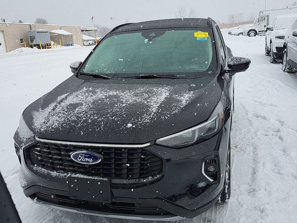 Used 2023 Ford Escape Platinum w/ Premium Technology Package AWD/4WD image 7