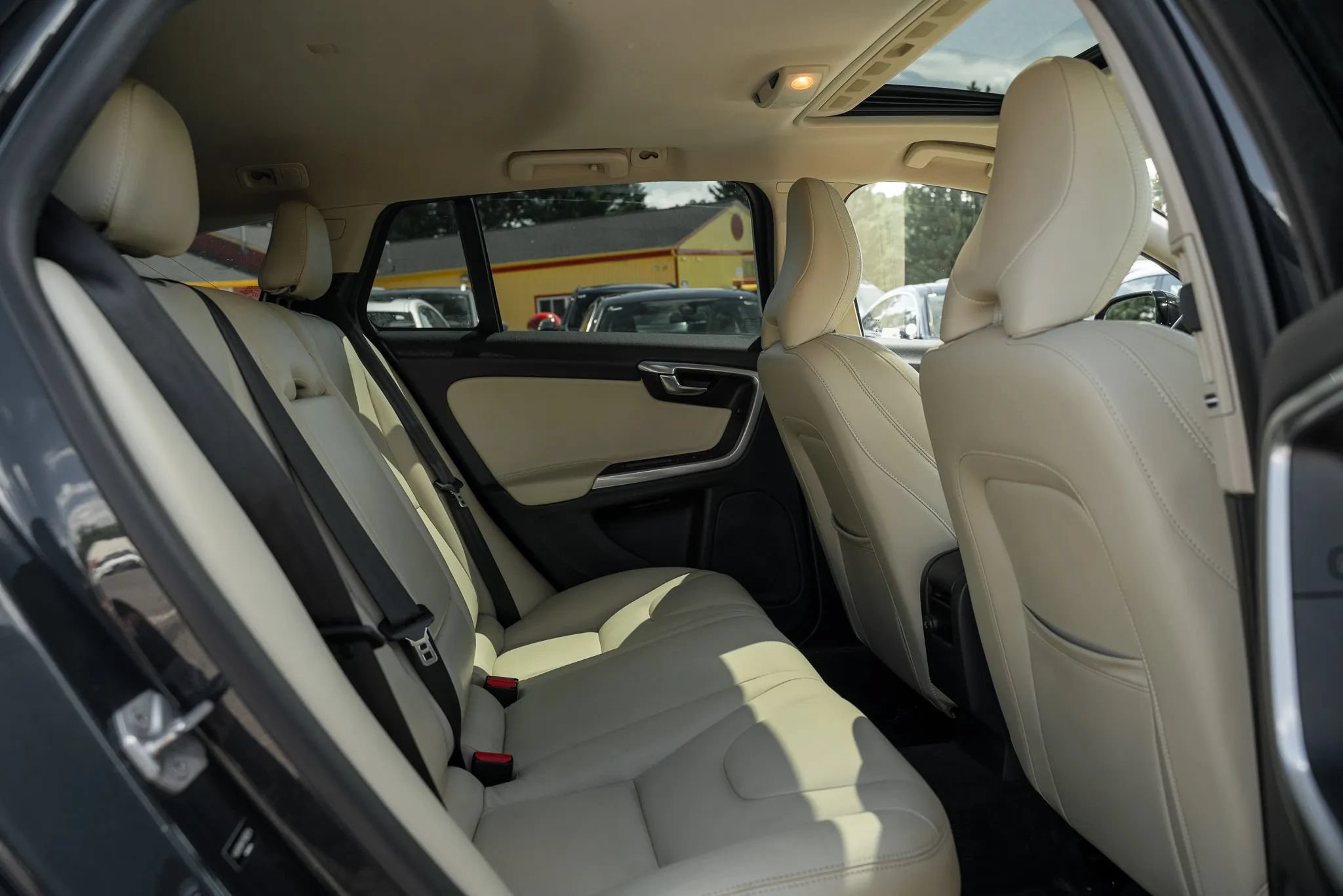 Used 2015 Volvo V60 T5 Cross Country w/ Convenience Package AWD/4WD image 10