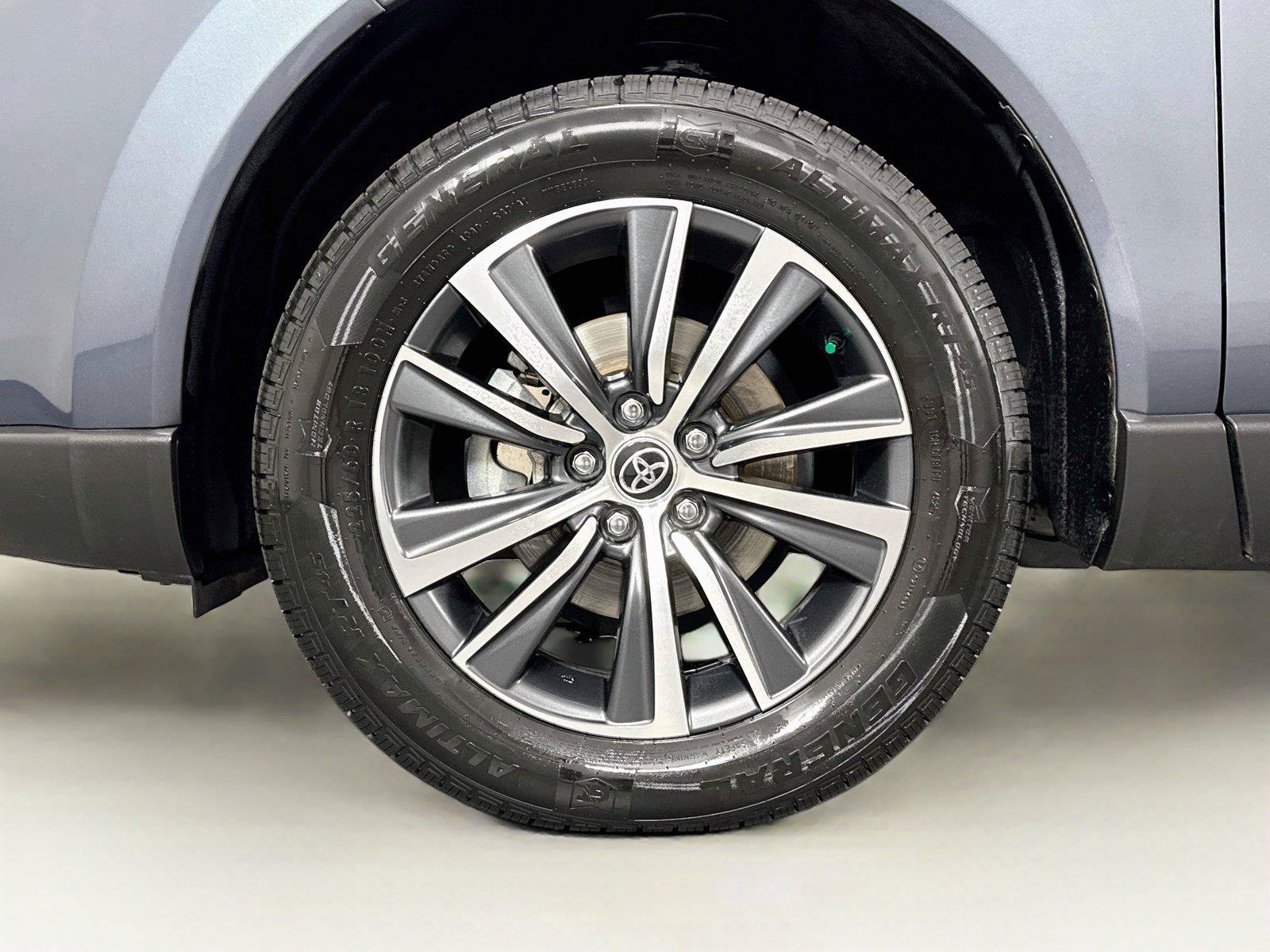 Used 2022 Toyota Venza LE AWD/4WD image 43