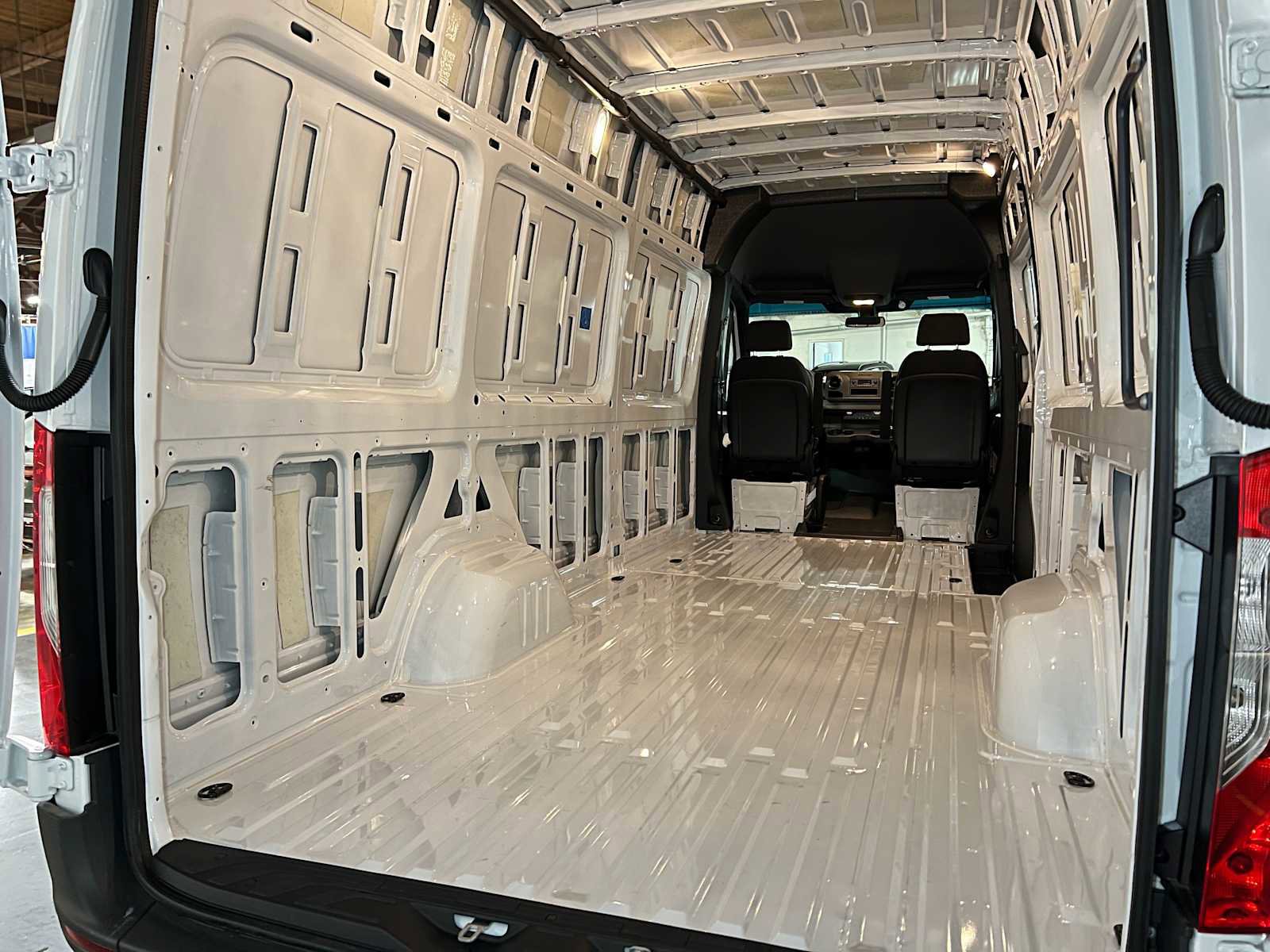 Used 2025 Mercedes-Benz Sprinter 2500 image 20