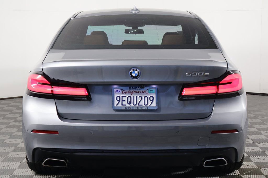 Certified 2023 BMW 530e w/ Premium Package RWD image 5