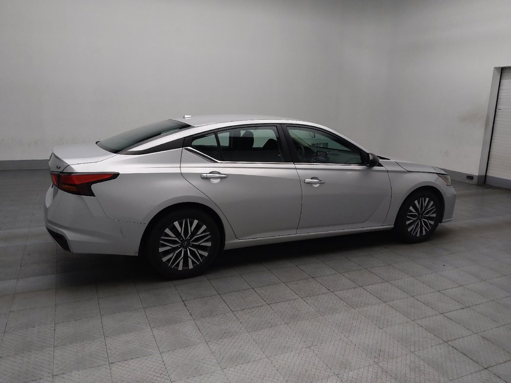 Used 2024 Nissan Altima 2.5 SV image 10