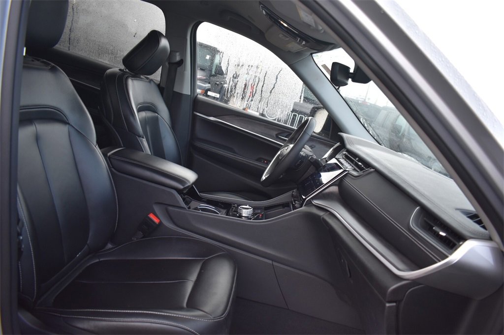 Used 2023 Jeep Grand Cherokee L Limited image 17