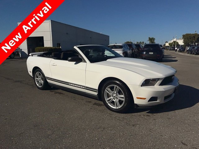 Used 2010 Ford Mustang Convertible image 7