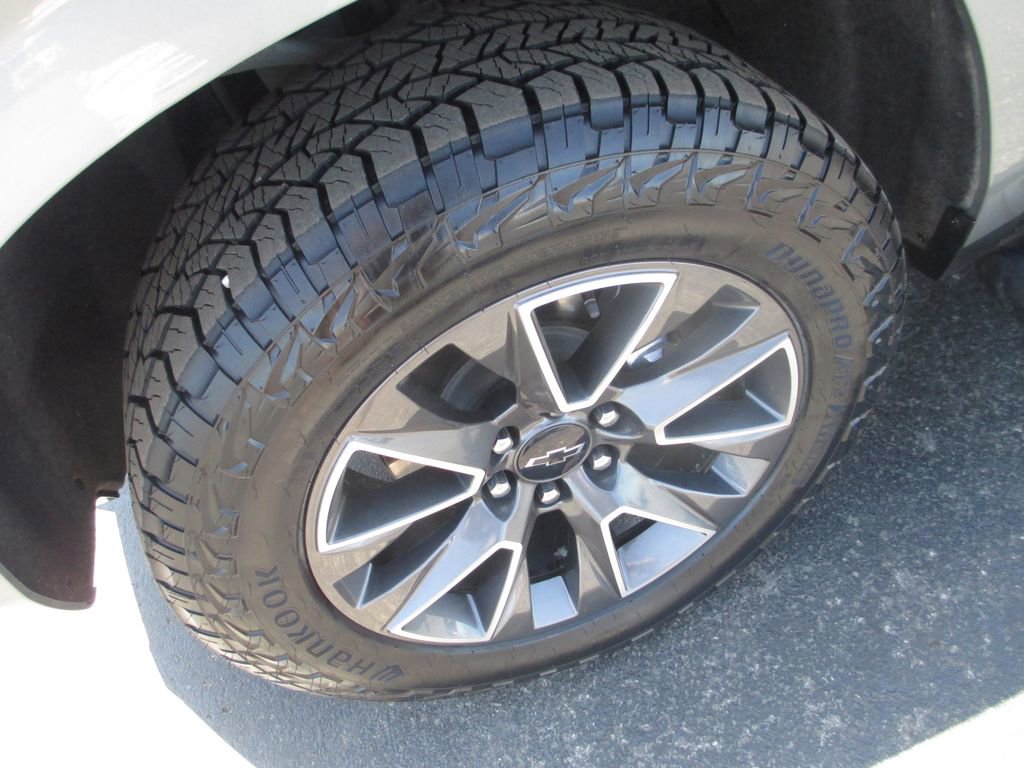 Used 2023 Chevrolet Tahoe Z71 w/ Luxury Package AWD/4WD image 14
