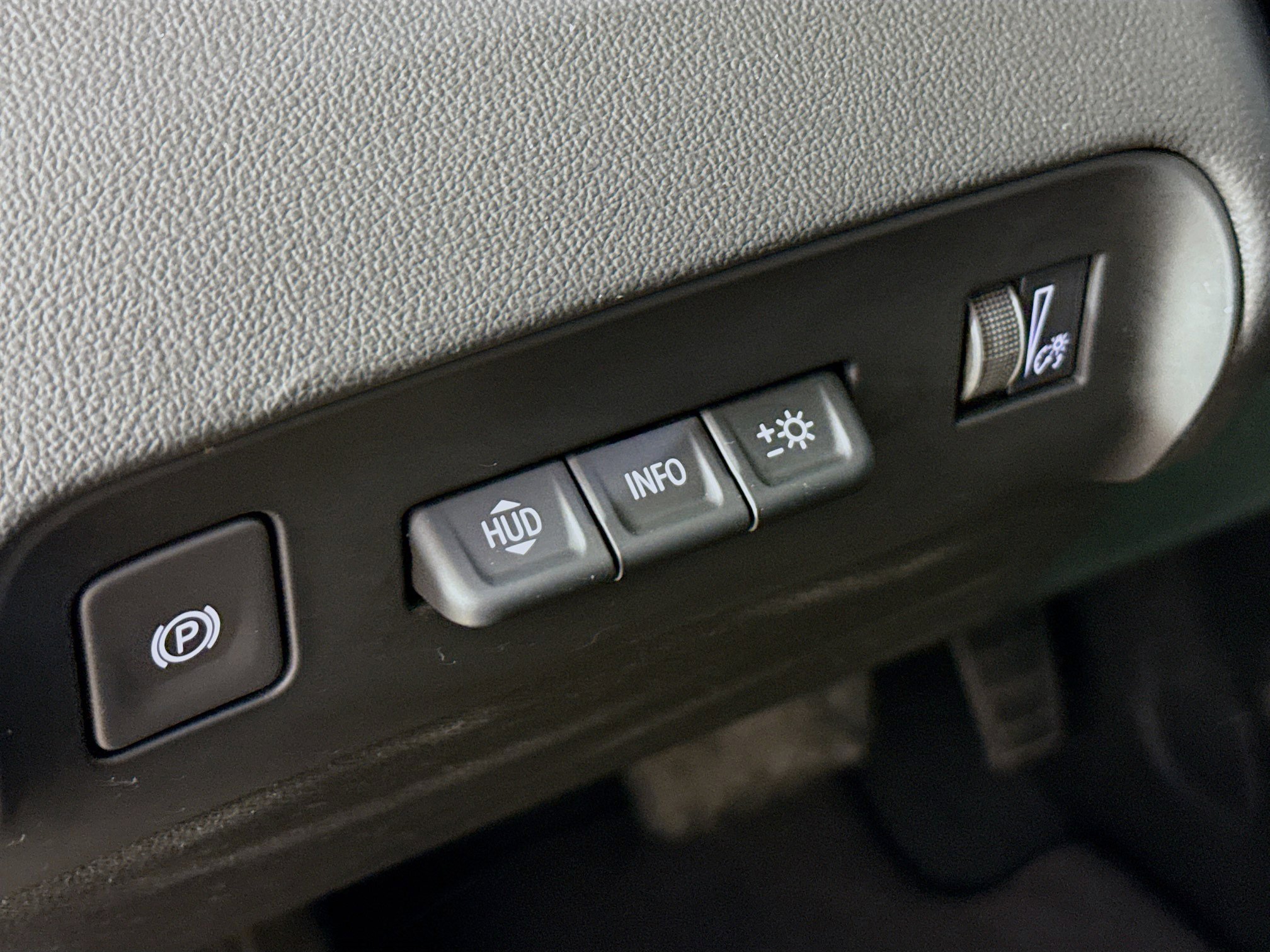 Used 2024 Buick Enclave Premium image 9