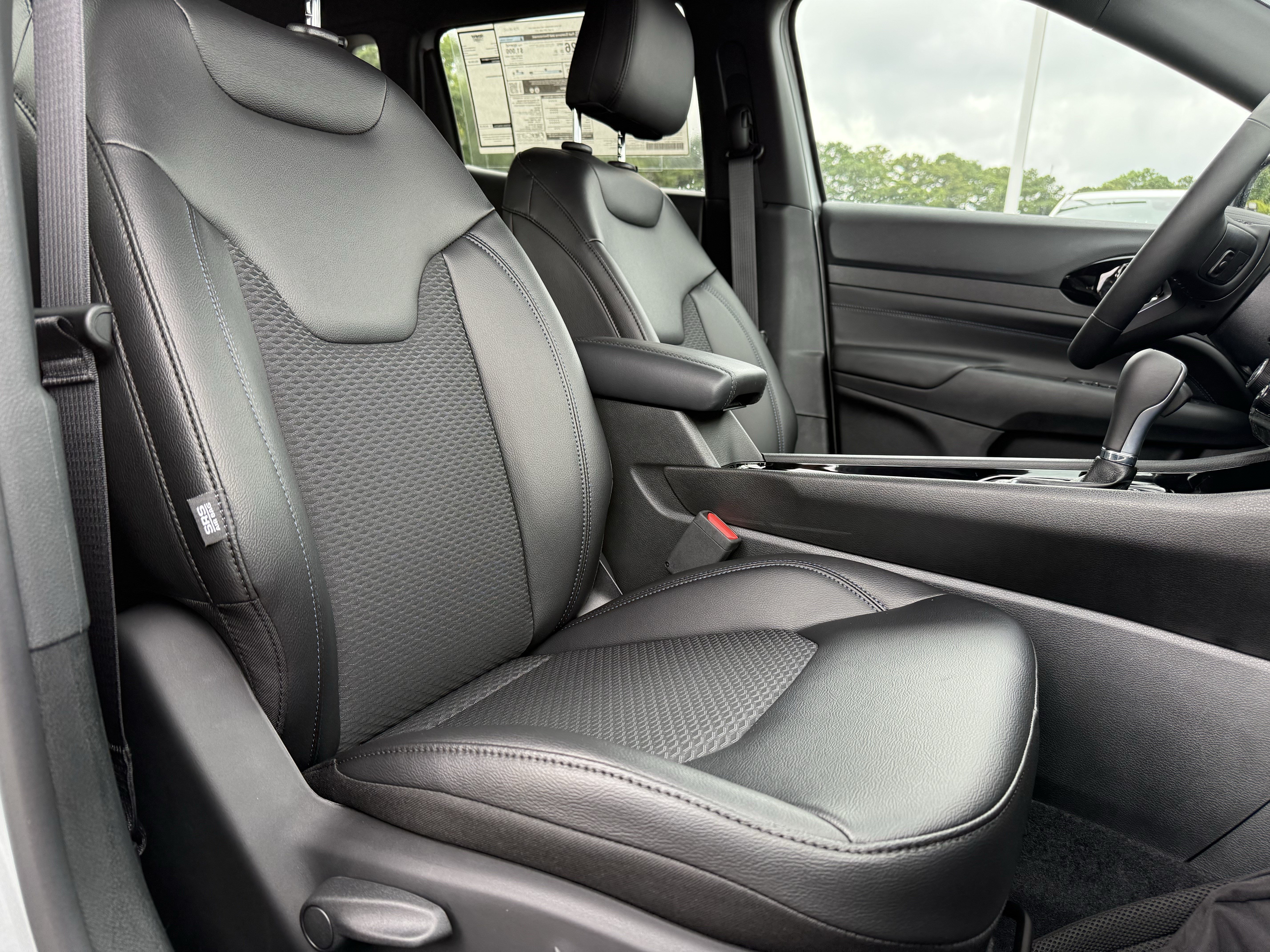 New 2026 Jeep Compass Latitude AWD/4WD image 33