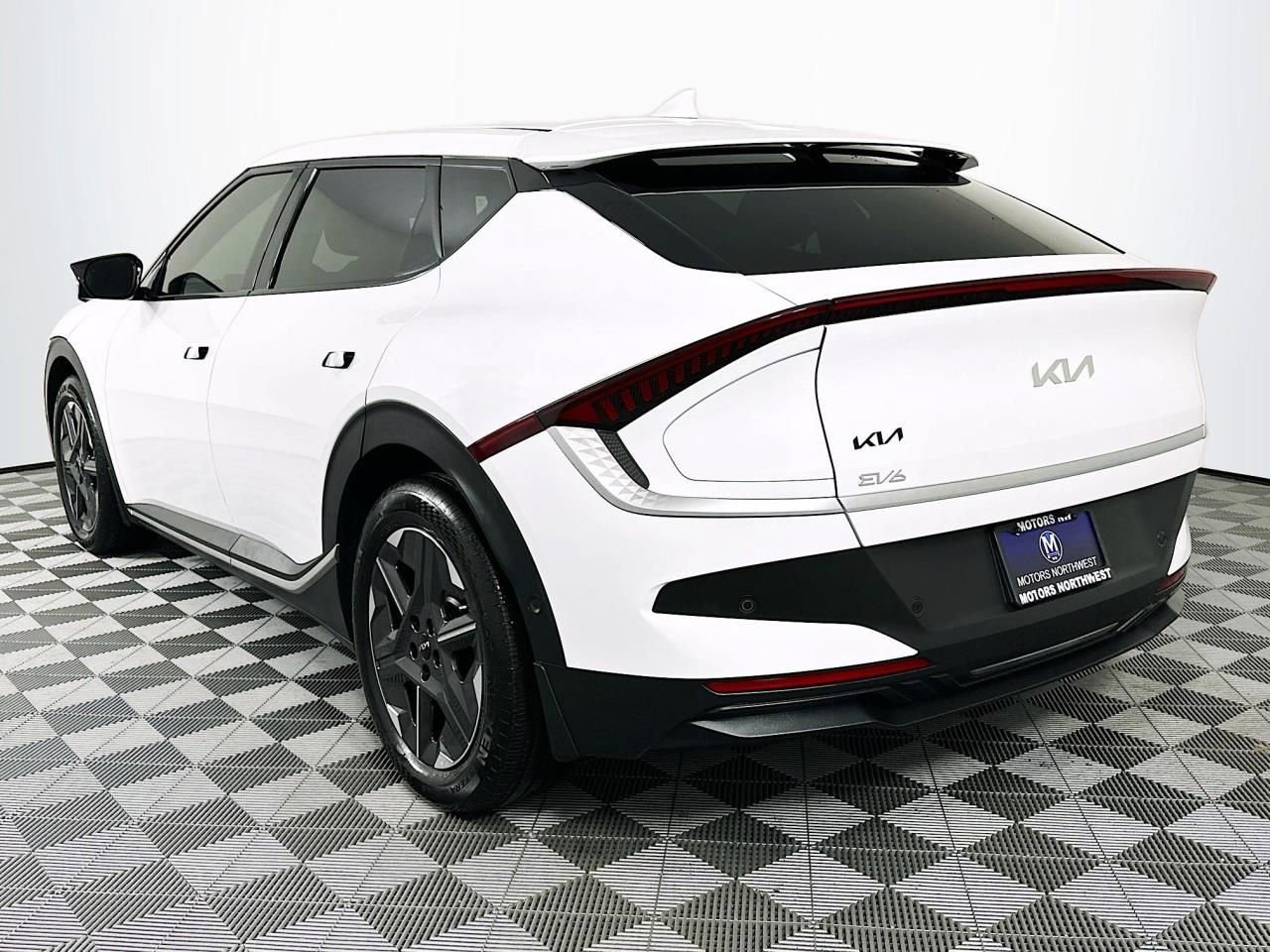 Used 2025 Kia EV6 Light w/ Light LR Technology Package RWD image 9