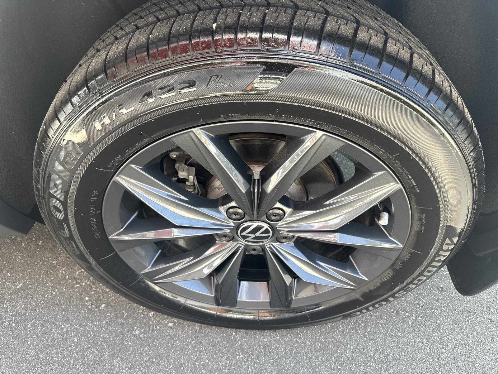 Used 2024 Volkswagen Tiguan SE FWD image 37