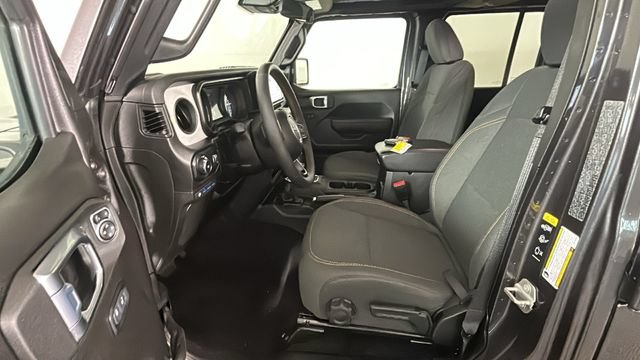 Used 2024 Jeep Wrangler Unlimited w/ Convenience Group AWD/4WD image 10