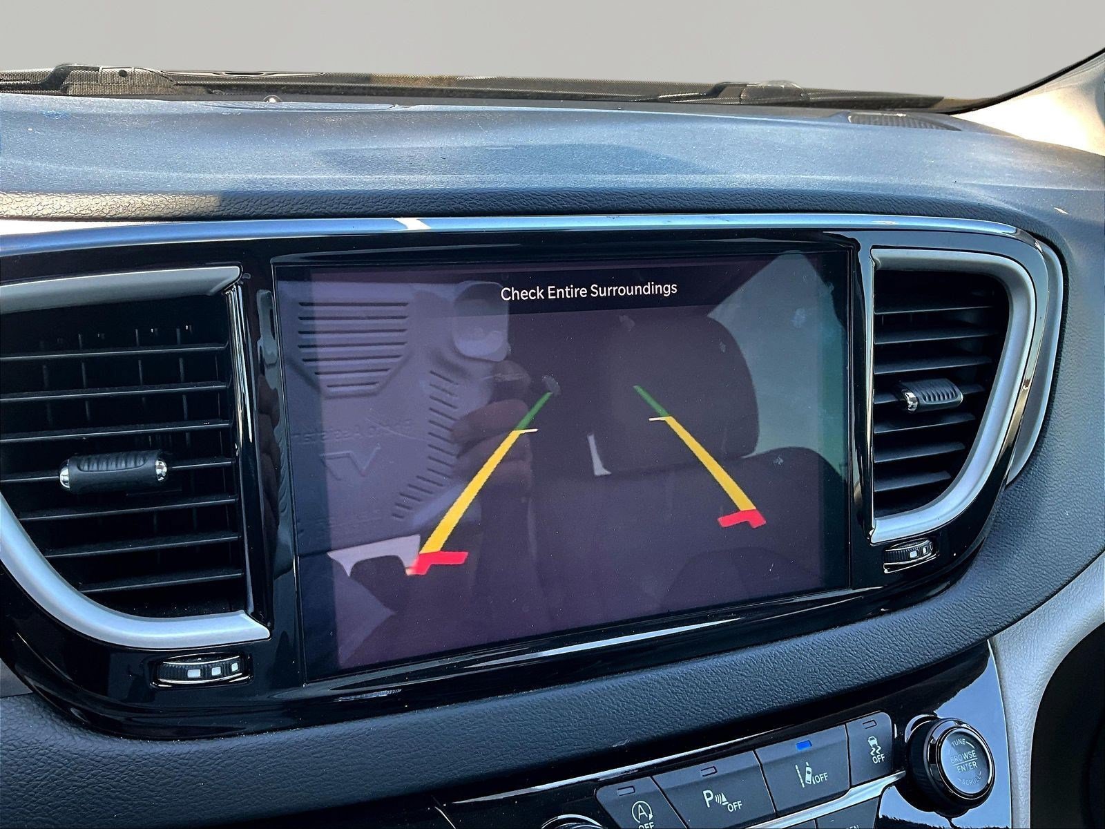 Used 2021 Chrysler Pacifica Touring-L FWD image 14