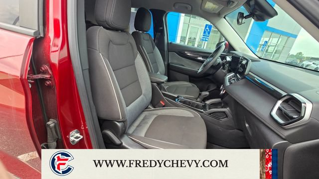 Used 2025 Chevrolet TrailBlazer LT AWD/4WD image 25